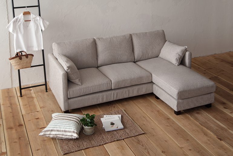 当店で大変人気のカウチソファをご紹介します!!