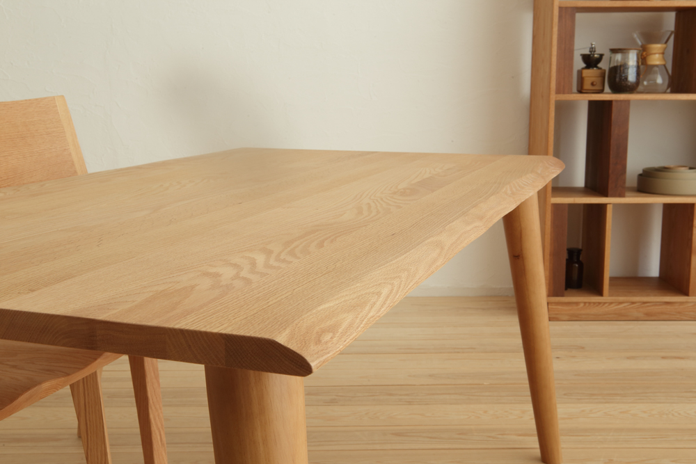 Dining table 1017 | インテリアデザインヴィーナス | 本革ソファ＆天然木ダイニングをはじめ、デザイン性に優れたTVボードや